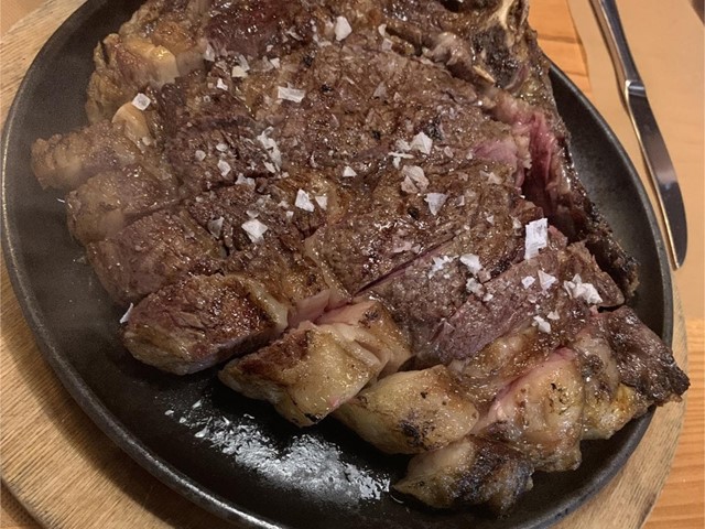 Disfruta de nuestra cocina a la brasa: las mejores carnes de la zona