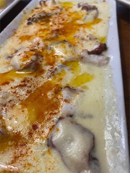 Pulpo gratinado con queso del país - Imagen 1