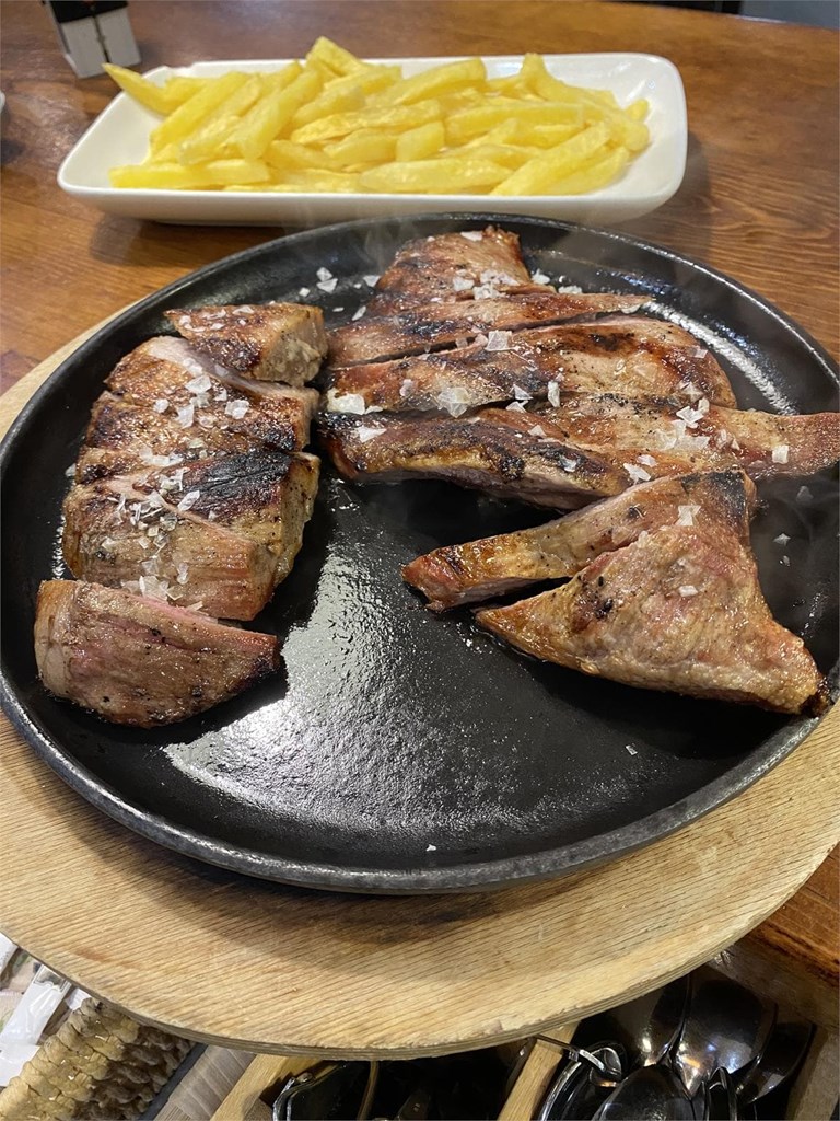 Secreto de cerdo criado con castañas - Imagen 1